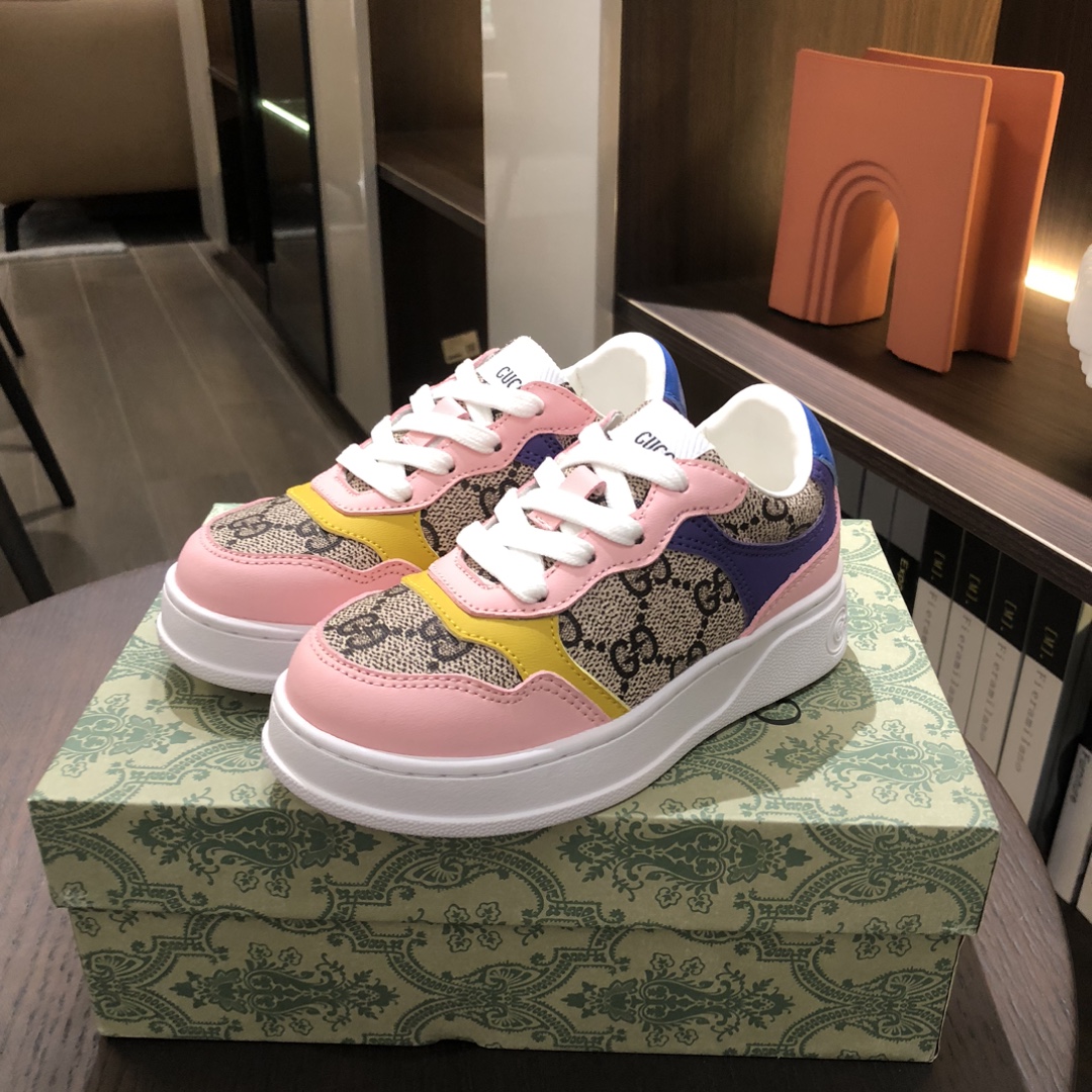 Children's shoes child